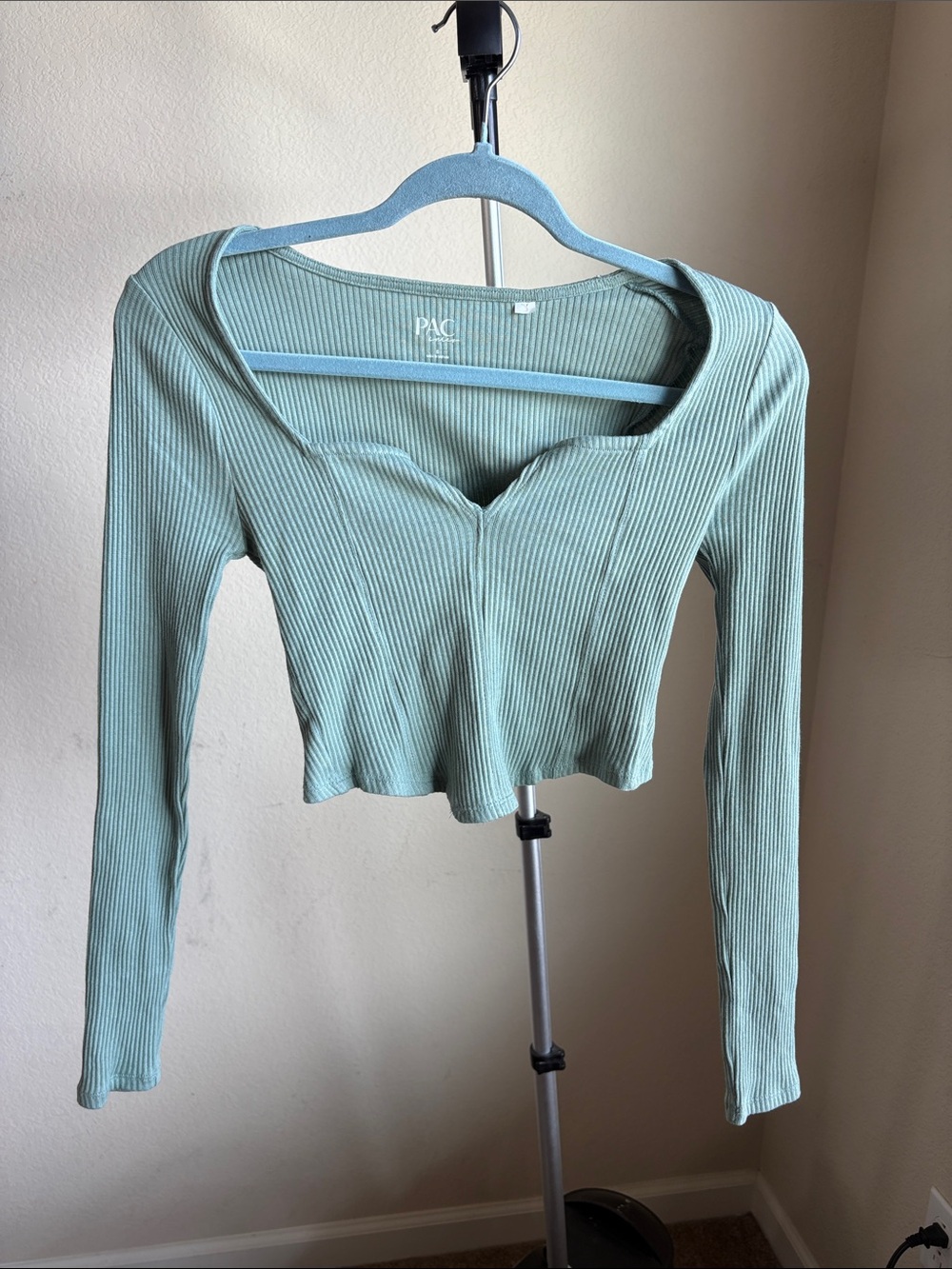 PacSun Ribbed Long-Sleeve Crop Top in Sage Green